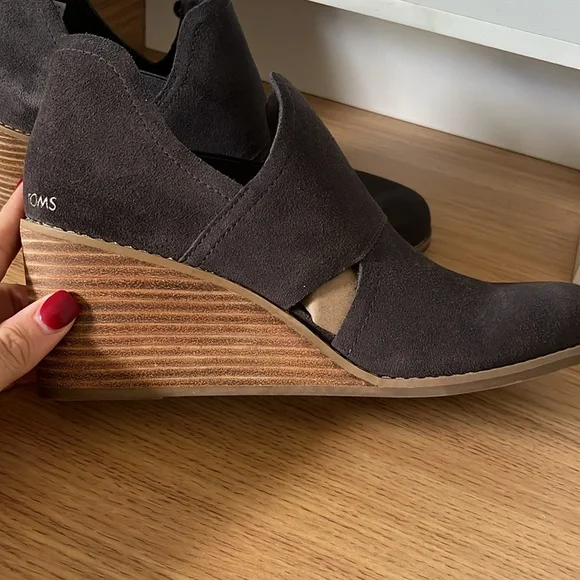 Toms Black Ankle Booties - Picture 2 of 10